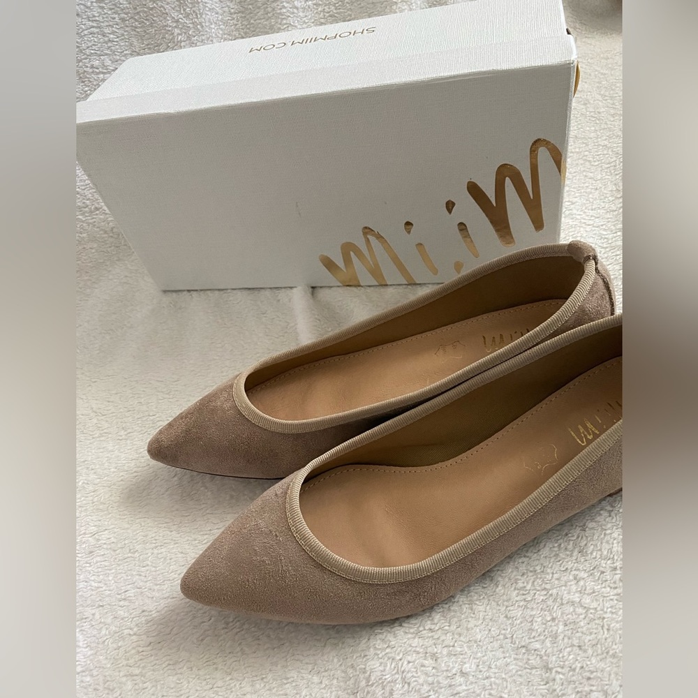 Cute Taupe suede flats size 8